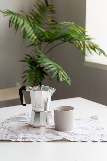 Free photo modern home decor with coffee arrangement