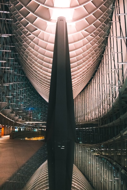 Free photo the modern interior architecture of tokyo international forum