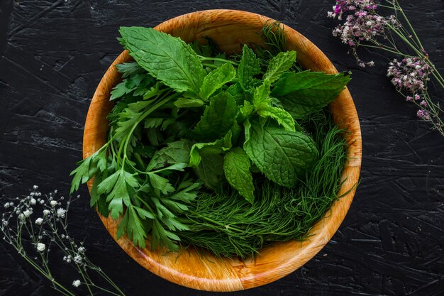 Современная кухонная композиция с здоровыми ингредиентами