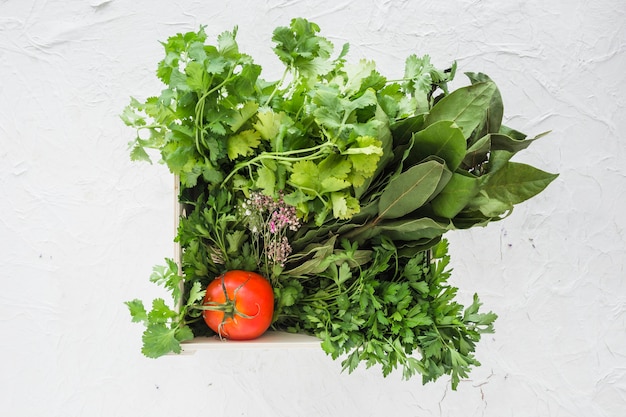 Современная кухонная композиция с здоровыми ингредиентами