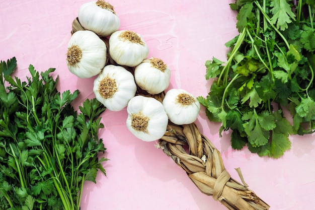 Foto gratuita composizione moderna cucina con ingredienti sani