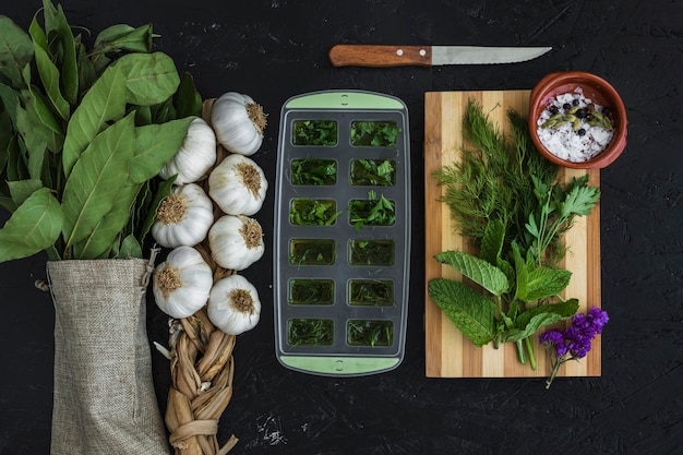 Foto gratuita composizione moderna cucina con ingredienti sani