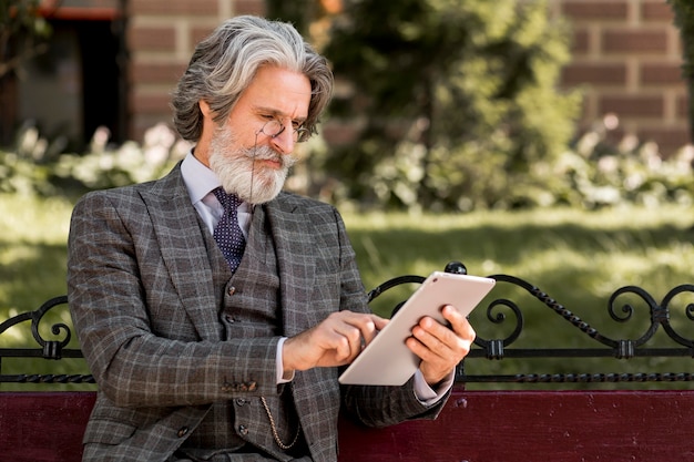 Free photo modern man with beard browsing tablet