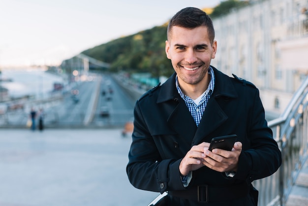 Free photo modern man with smartphone