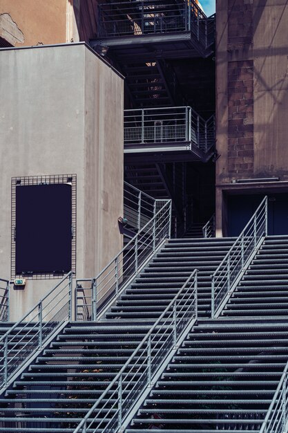 현대 금속 계단