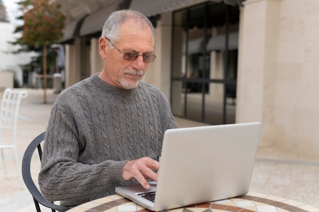 Free photo modern senior man living in the city