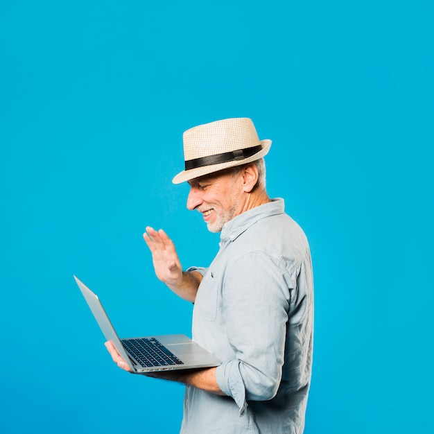 Free photo modern senior man with laptop