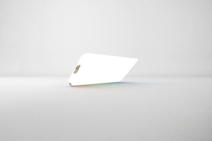 無料Photo 白い表面の近代的なスマートフォン