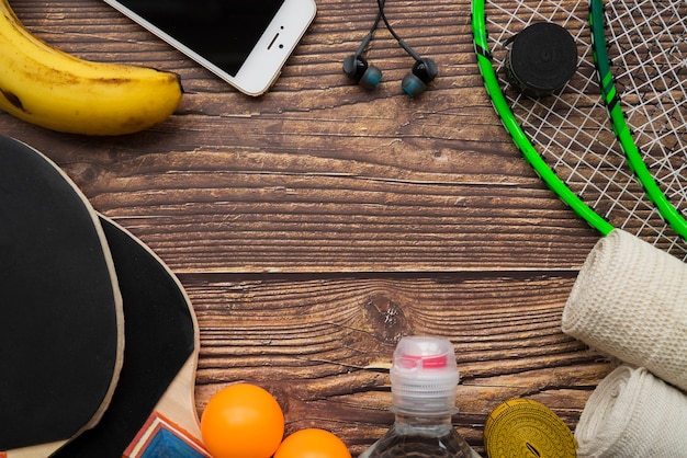 Foto gratuita composizione sportiva moderna con elementi di ping-pong