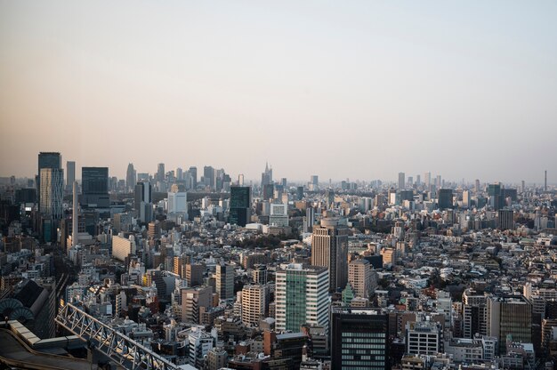 現代の東京通りの背景