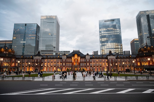 現代の東京通りの背景