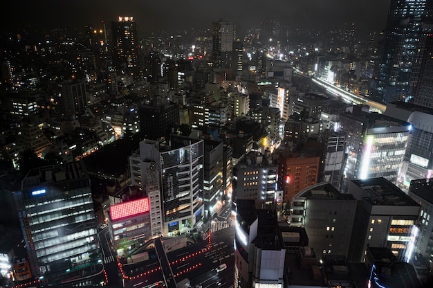 現代の都市の建物の眺め