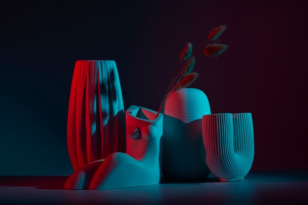 無料写真 赤と青の光の配置のモダンな花瓶