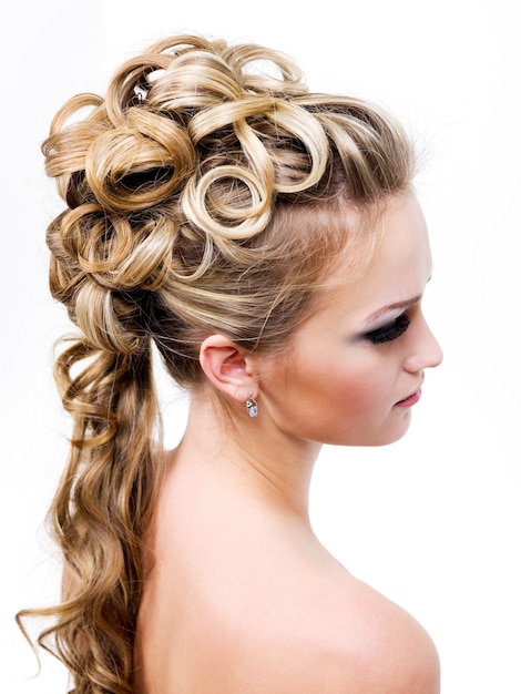 Free photo modern wedding hairstyle