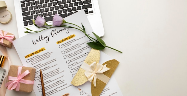 Free photo modern wedding planner and laptop copy space