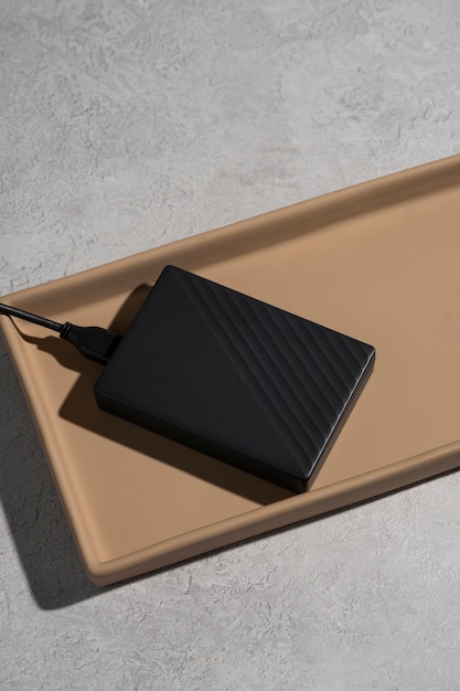 Free photo modern wireless charger on tray with concrete background