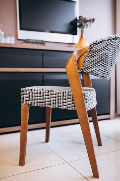 Foto gratuita sedia moderna in legno