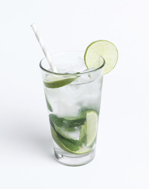 Free photo mojito alcoholic drink