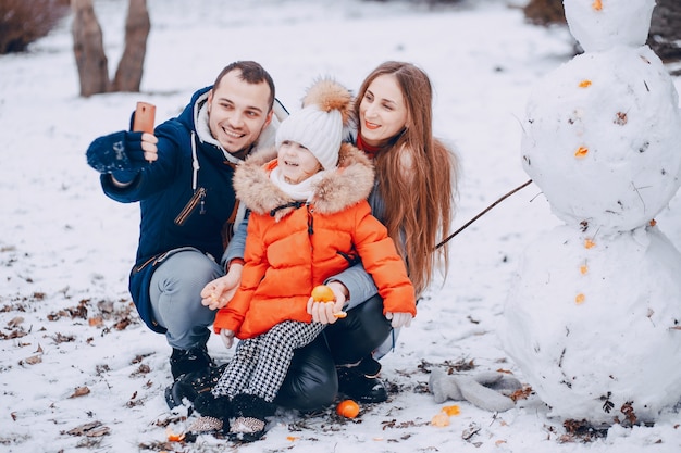 mom dad and daughter