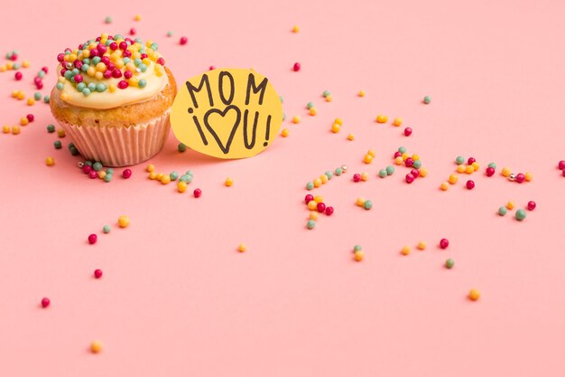 Mom I love you note with tasty cupcake