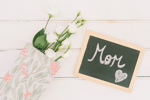 Mom inscription on blackboard with roses