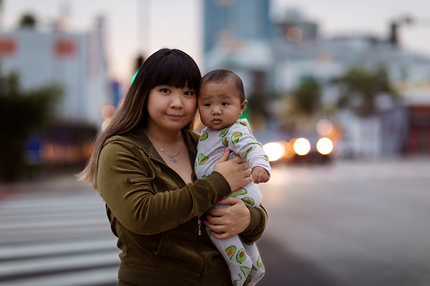 La mamma trascorre del tempo con il bambino