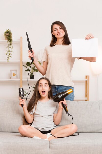 Mom undulating girl hair at home