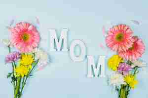 Free photo mom word near bouquets of bright fresh flowers