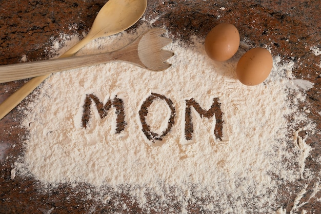 Free photo mom written in flour