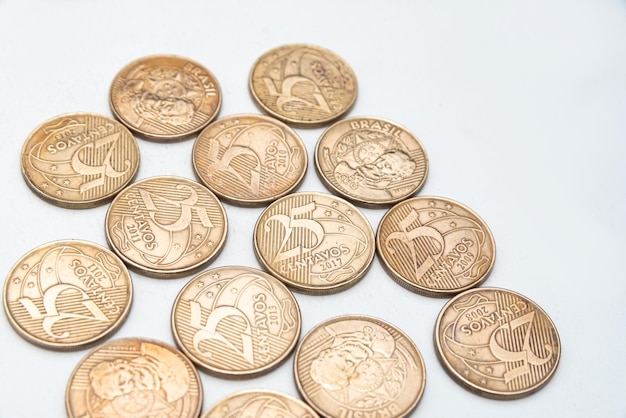 Free photo money - brazilian coins - 25 centavos