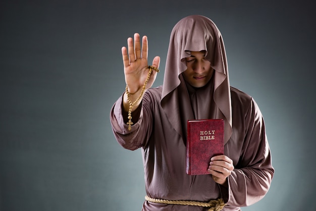 Preacher holding a bible | Photo: Freepik