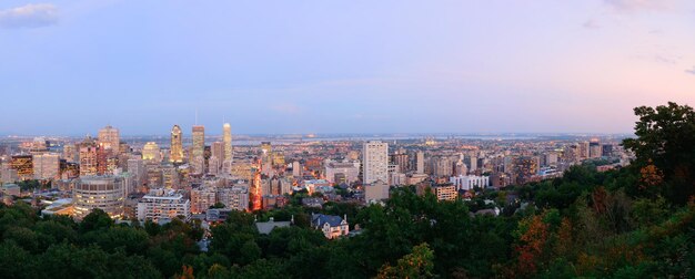 Монреаль в сумерках панорама