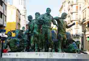 Foto gratuita monumento di encierro. pamplona