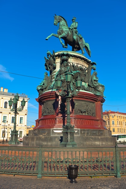 Free photo monument to nicholas i in saint petersburg, russia