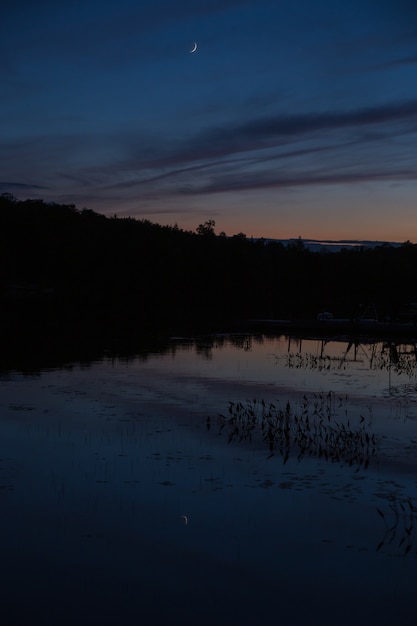 無料写真 月が湖に映る