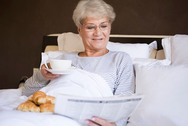 Morning news in the bed