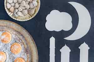 Бесплатное фото Мечеть и различные сладости