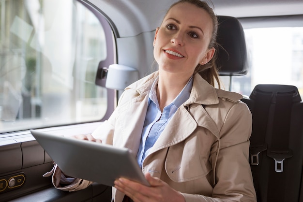 Foto gratuita il mezzo di trasporto più comodo per uomini d'affari