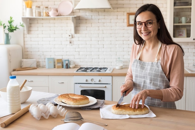 Free photo mother cooking at home