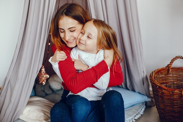 Free photo mother and daughter playing