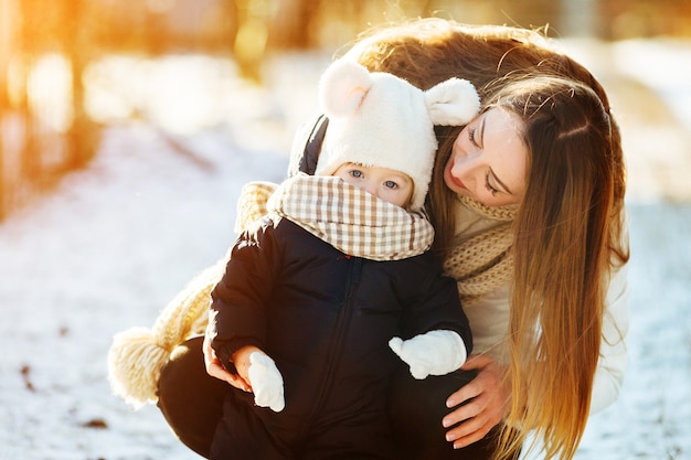 Free photo mother and daughter in the snowy countryside