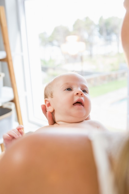 無料写真 母は彼女の男の子を保持します