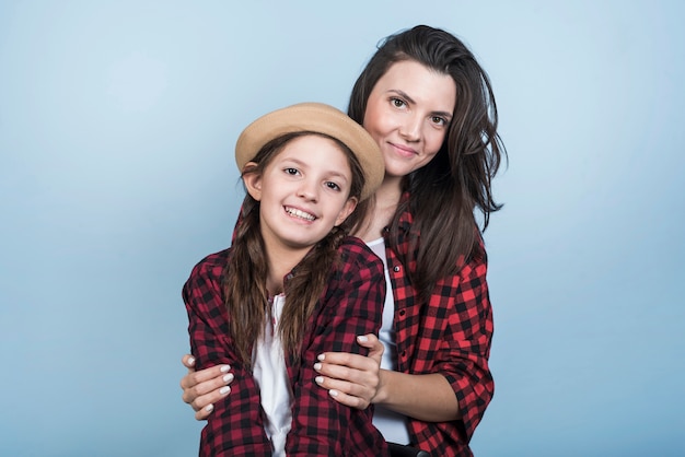 Free photo mother hugging daughter from behind