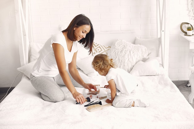 Free photo mother and little daughter having fun at home