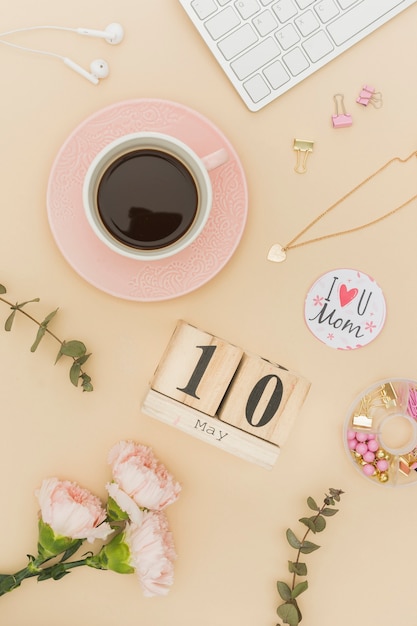 Foto gratuita concetto di festa della mamma con caffè