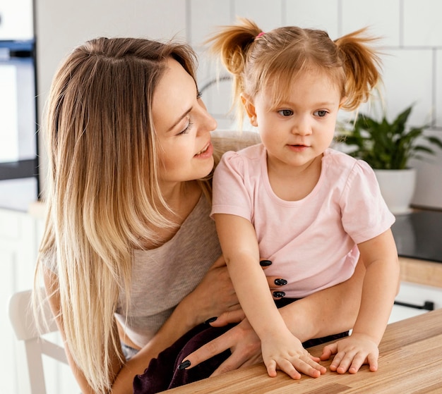 Free photo mother spending time together with her daughter