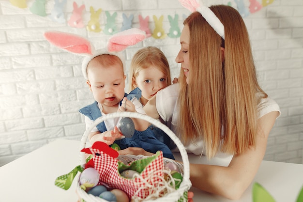 Free photo mother with daughter in a kitchen preparing to easter