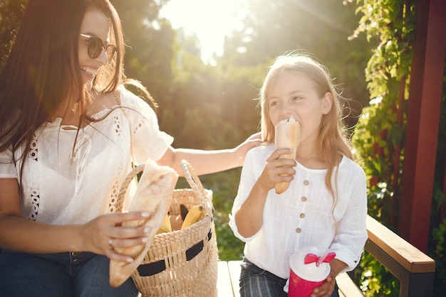 Free photo mother with daughter playing in a summer park