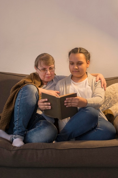 Free photo mother with daughter reading