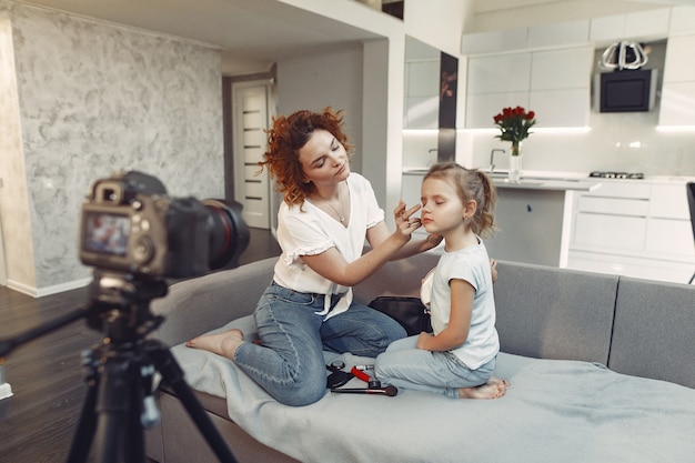 Free photo mother with daughter shoots a beauty blog